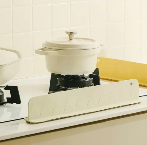 Strong Adsorption Reusable Splash-Proof Home Use Washbasin Water Splash Guard Sink Splashback Kitchen Tool - Image 3